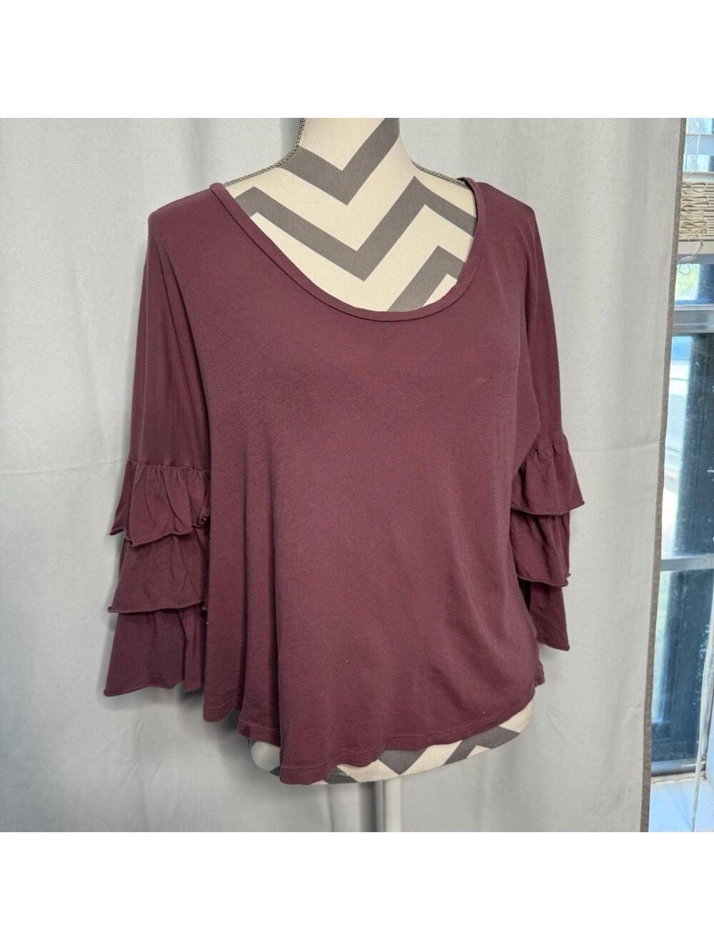 American Eagle maroon Ruffle Sleeve Tee